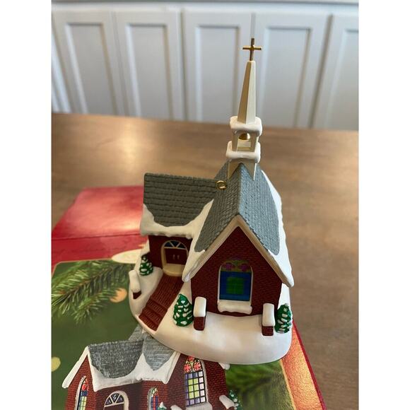 Hallmark Ornament Candlelight Services Church in orig box 2001 - Picture 3 of 7